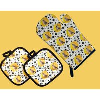 Dalek Dr. Who Polka Dot Flower Küche Ofenhandschuh Und Topflappen Set Made To Order von HauteMessthread