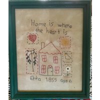 Vintage Look Stickerei Viktorianisch "Home Is Where The Heart Is" von HavAMarileeChristmas