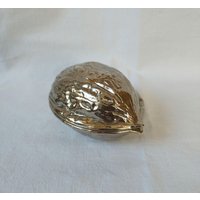 Silberfarbener Nussknacker Walnuss Form von HavenPutzi