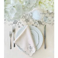 13-Teiliges Madeira Leinen Handbesticktes Rechteckiges Tischdecken - Und Serviettenset Im Rosen - Rebendesign von HavenTabletop