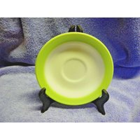 Pyrex Glas Weiß Mit Lime Green Rim Untertasse 2Er-Set Pyrex Glas Weiß Mit Lime Green Rim Untertasse 2Er-Set von Haventhisandthat