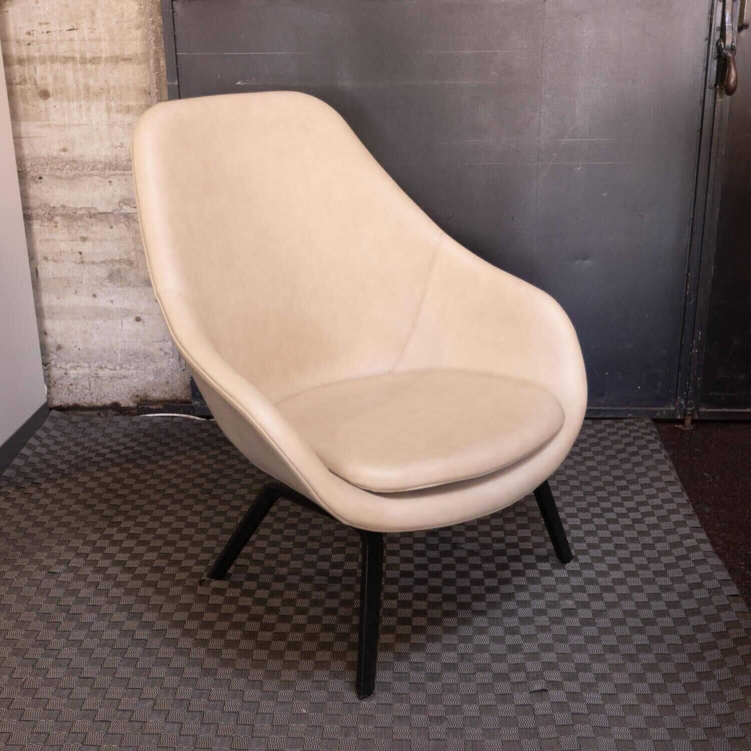 Sessel About A Chair AAL93 Leder Beige von Hay