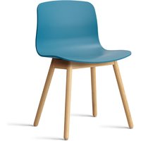 Stuhl About A Chair AAC12 Water-based Lacquered Oak azure blue 2.0 von Hay