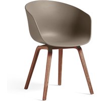 Stuhl About A Chair AAC22 Water-based Lacquered Walnut khaki 2.0 von Hay