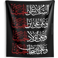 Assalamo "Alal Hussain | As - Innenwandteppich Majaliss, Muharram-Flagge, Azadari, Ashura, Karbal, Arbaeen Assalamo "Alal Hussain | As - Innenwandteppich Majaliss, Muharram-Flagge, Azadari, Ashura, Karbal, Arbaeen von HaydarMaula