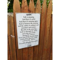 "Maßgeschneidertes Schild Aus Holz - "Das Leben Ist Unglaublich. Und Dann Es Furchtbar. Wieder Erstaunlich ... Und Atemberaubend Schön" von HayleesCloset