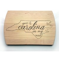 "Carolina in My Mind" Schneidebrett "Carolina in My Mind" Schneidebrett von HazelGroveCustoms