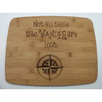Nicht Alle, Die Wandern, Sind Verloren. J. R. Tolkien Bambus Und Hartholz Graviertes Schneidebrett Nicht Alle, Die Wandern, Sind Verloren. J. R. Tolkien Bambus Und Hartholz Graviertes Schneidebrett von HazelGroveCustoms