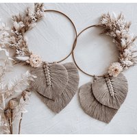 Federn Makramee Trockenblumen Wandbehang Boho Deko Hochzeitsgeschenk Trockenblumenkranz Blumenring von HazelandBeck