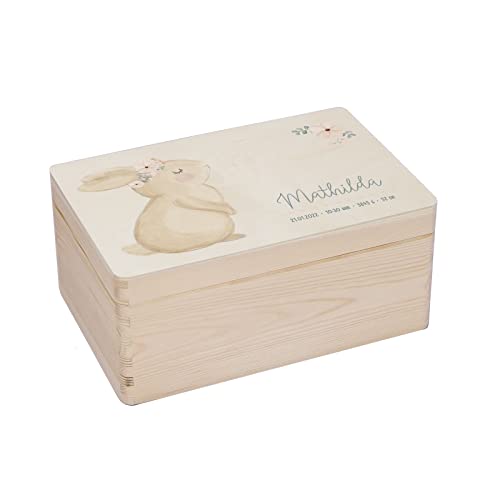 HELLOMINI Personalisierte Erinnerungsbox Baby - Erinnerungskiste mit Namen aus Holz - Holzkiste mit Deckel zur Geburt für Mädchen & Jungen - Babygeschenke Aquarell Motiv (30x20x14cm, Hase) von HeLLo mini