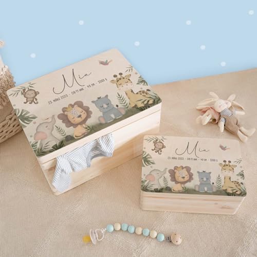 HELLOMINI Personalisierte Erinnerungsbox Baby - Erinnerungskiste mit Namen aus Holz - Holzkiste mit Deckel zur Geburt für Mädchen & Jungen - Babygeschenke Aquarell Motiv (30x20x14cm, Safari) von HeLLo mini