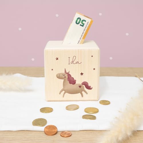 Personalisierte Kinder Spardose mit Namen aus Holz Geschenk Geschenkideen zum Geburtstag zur Einschulung, Taufe, Geburt Sparschwein Motiv Einhorn für Jungen und Mädchen hellomini Personalisierte Kinder Spardose mit Namen aus Holz Geschenk Geschenkideen zum Geburtstag zur Einschulung, Taufe, Geburt Sparschwein Motiv Einhorn für Jungen und Mädchen hellomini von hellomini
