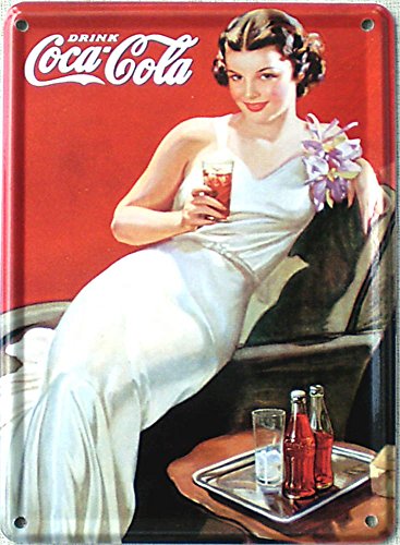 Mini-Blechschild Coca Cola - Dame in weiss, 8 x 11 cm von Heart of Ireland