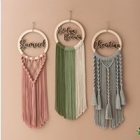 Personalisierter Traumfänger Makramee, Boho Türschild, Namensschild, Baby Geschenk, Hochzeitsdeko, Geschenk Zur Geburt V94 Personalisierter Traumfänger Makramee, Boho Türschild, Namensschild, Baby Geschenk, Hochzeitsdeko, Geschenk Zur Geburt V94 von HeartCraftedVN