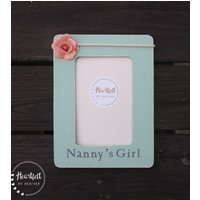 Nanny Rahmen Oma Geschenk Personalisierter Bilderrahmen Für Nana Grammy Custom Fotorahmen Von Grandchild Rustic Distressed Frame von HeartfeltByHeatherDS