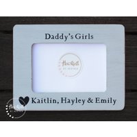 Papa Weihnachtsgeschenk Personalisierter Bilderrahmen Von Töchtern Papas Mädchen Urlaubsgeschenk Rahmen Benutzerdefinierte Rustikal von HeartfeltByHeatherDS