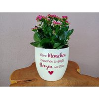 Blumentopf | Kleine Menschen Brauchen So Große Herzen Wie Deins Personalisierbar Erzieher Lehrer Hebamme Geschenkidee von HeartsForDesigns