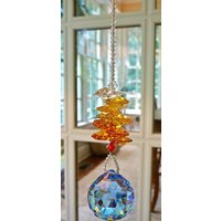 Blaue Swarovski Kristallkugel Mit Roten, Orangen Und Gelben Oktagonen, Regenbogen Maker, Fensterbügel - "Fire & Ice" von HeartstringsByMorgan