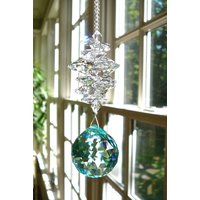 Crystal Ball Suncatcher, Fenster Aufhänger, Regenbogen Maker Prisma Erhältlich in 12 Weiteren Farben - "Catherine" von HeartstringsByMorgan