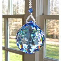 "Großer 40 Mm Glaskugel Sonnenfänger Mit Swarovski Kristallen, Fenster Dekoration, Regenbogen Maker - "Simplicity Grande" von HeartstringsByMorgan