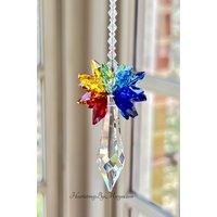 Handgefertigter Suncatcher Sonnenfänger Aus Swarovski Kristallen Mit 50mm Cabochon, Gefasst in Regenbogenfarbene Kristalle - "Camelot" von HeartstringsByMorgan