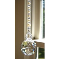 Kristalle Und Perlen Suncatcher, Lichtfänger, Hergestellt Mit Einer 20mm Logo-Geätzten Swarovski Kristallkugel, Erhältlich in 14 Farben - "Pearl" von HeartstringsByMorgan