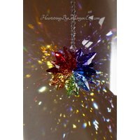 Regenbogen Farbige Kristall Suncatcher Für Auto Oder Hausfenster, Mit Swarovski Kristallen -"Alexandra" von HeartstringsByMorgan