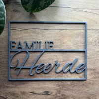 Familienschild Personalisiert 20-29 cm, Handmade, Haustürschild, Eingangsbereich, Eingangsschild, Briefkasten, Witterungsbeständig, 7 Farben Familienschild Personalisiert 20-29 cm, Handmade, Haustürschild, Eingangsbereich, Eingangsschild, Briefkasten, Witterungsbeständig, 7 Farben von Heer3De