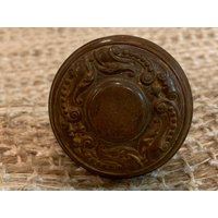 2 1/4" Antikes Verziertes Türknauf-Set Aus Geprägtem Messing Oder Bronze, Türbeschläge von HeidisRustyRelics