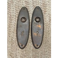 2 1/4 "x 7 3/8" Paar Antiker Türknopfplatten Aus Gestanztem Stahl von HeidisRustyRelics