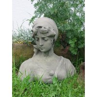 Büste Mädchen Frau Magd Bäuerin Kunst Sandstein Antik Look H 18 von HeimUndGartenDeko