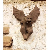 Fledermaus Gargoyle Dämonen Wächter Hauswächter Skulptur Kunst Sandstein Antik Look H 79 von HeimUndGartenDeko