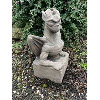 Gargoyle Drache Auf Stein Wächter Kunst Sandstein Antik Look H 82 von HeimUndGartenDeko