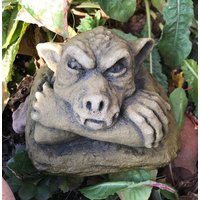 Gargoyle Hauswächter Dämonen Fenster Haus Wächter Hund Denkend Skulptur Kunst Sandstein Antik Look F 26 von HeimUndGartenDeko