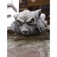Gargoyle Wächter Haus Schützer Hund Dämonen Kannten Hocker Kantenhocker Kunst Sandstein Antik Look F 27 von HeimUndGartenDeko