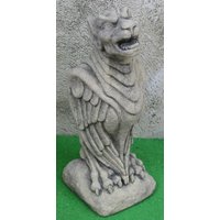 Greif Drache Gargoyle Kunst Sandstein Antik Look H 30 von HeimUndGartenDeko