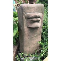 Grenzstein Mund Kuss Stein Kunst Sandstein Antik Look H 78 von HeimUndGartenDeko