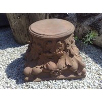 Sockel Säule Blüten Blumen Kunst Sandstein Antik Look U 13 von HeimUndGartenDeko