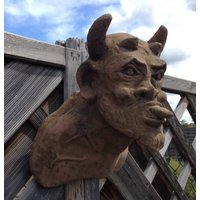 Teufel Luzifer Satan Dämon Mit Hörnern Kunst Sandstein Antik Look H 65 von HeimUndGartenDeko