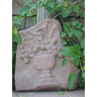 Traube Weintrauben Mit Glas Wandbild Relief Kunst Sandstein Antik Look A 03 von HeimUndGartenDeko