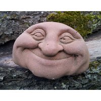 steingesicht Garten Gartenwächter Gartenskulptur Gartenfigur Geist Wächter Lucky Pebble People Kunst Sandstein Antik Look Pe 03 steingesicht Garten Gartenwächter Gartenskulptur Gartenfigur Geist Wächter Lucky Pebble People Kunst Sandstein Antik Look Pe 03 von HeimUndGartenDeko