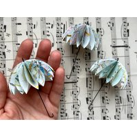 Set Drei Papier Schirme 8 cm Vintage Aus Alter Landkarte Atlas Mit Draht Zum Aufhängen Für Weihnachten Oder Als Dekoration Set Drei Papier Schirme 8 cm Vintage Aus Alter Landkarte Atlas Mit Draht Zum Aufhängen Für Weihnachten Oder Als Dekoration von HeinzundBrummel