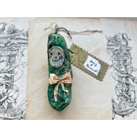 Weihnachtsgurke Aus Recyceltem Papier Als Nachhaltige Dekoration Für Den Weihnachtsbaum Weihnachtsgurke Aus Recyceltem Papier Als Nachhaltige Dekoration Für Den Weihnachtsbaum von HeinzundBrummel