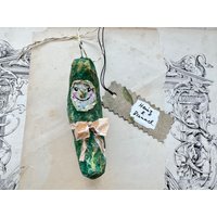 Weihnachtsgurke Aus Recyceltem Papier Als Nachhaltige Dekoration Für Den Weihnachtsbaum Weihnachtsgurke Aus Recyceltem Papier Als Nachhaltige Dekoration Für Den Weihnachtsbaum von HeinzundBrummel
