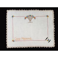 Bestickte Leinen Frühstückstischset von HeirloomLaceandLinen