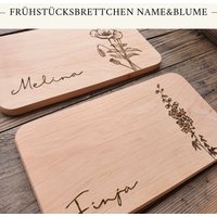 Personalisiertes Frühstücksbrettchen Mit Brandmalerei "Name Und Geburtsblume" - Taufgeschenk Personalisiertes Frühstücksbrettchen Mit Brandmalerei "Name Und Geburtsblume" - Taufgeschenk von HejMoosweiblein