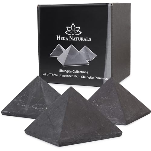 Heka Naturals Unpolierte Shungit Pyramide Kristall 3er-Set | 8 cm - Schwarze Mineralsteine für Dekoration & Meditation - Wohnzimmerkristalle - Natürliche Barriere & Reiniger - Fullerene von Heka Naturals