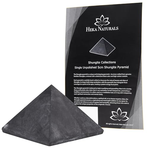 Heka Naturals Unpolierte Shungit Pyramide Kristall | 5 cm - Schwarze Mineralsteine für Dekoration & Meditation - Wohnzimmerkristalle - Natürliche Barriere & Reiniger - Fullerene von Heka Naturals