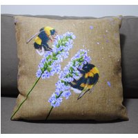 Bumblebees & Lavender Kissen - Veganes Wildleder Bee Design Weiche Einrichtung von HelenAbsalomArt