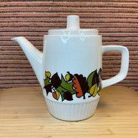 Retro Teekanne Mit Herbst Blätter Muster - Veb Torgau "Vera' Stilvolles Vintage Geschirr Für Die 1970Er Jahre Küchen Vibes von HelenTemperleyRetro